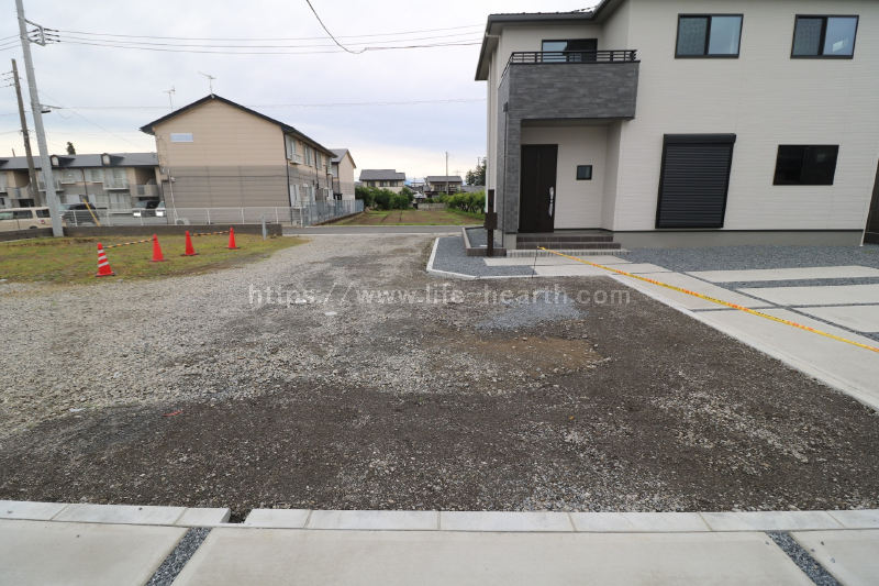 北西側接道道路状況