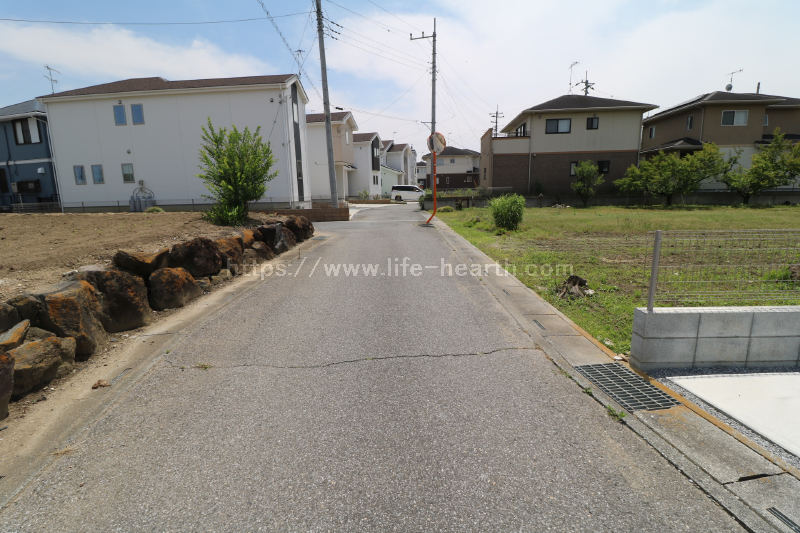 東側接道道路状況