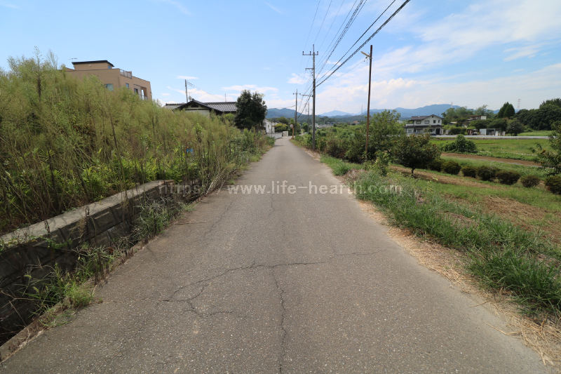 北西側接道道路状況