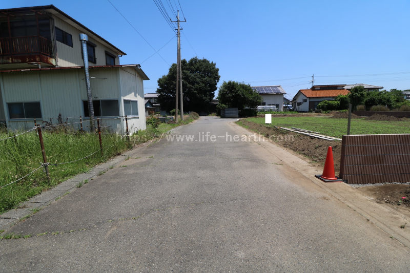 北西側接道道路状況