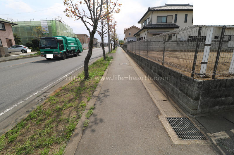 東側接道道路状況