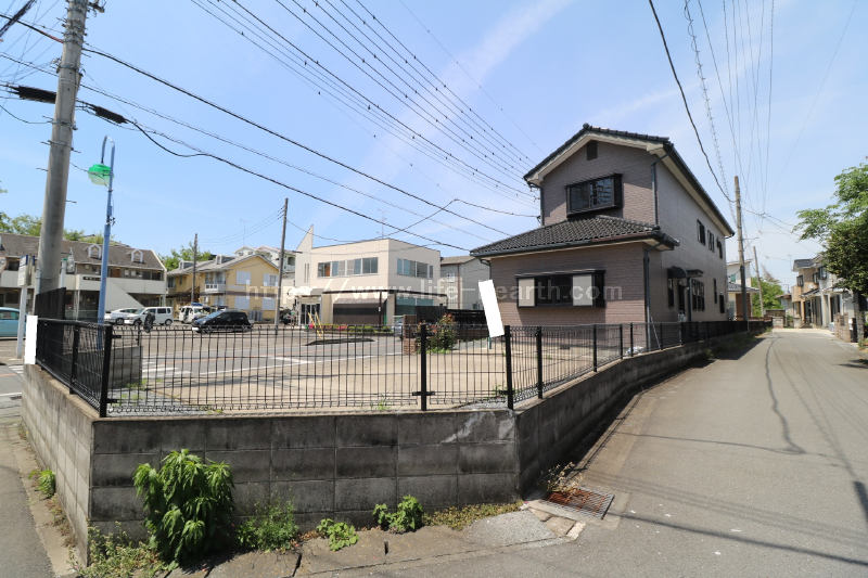 東側正面外観