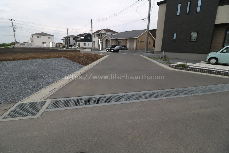 南東側接道道路状況