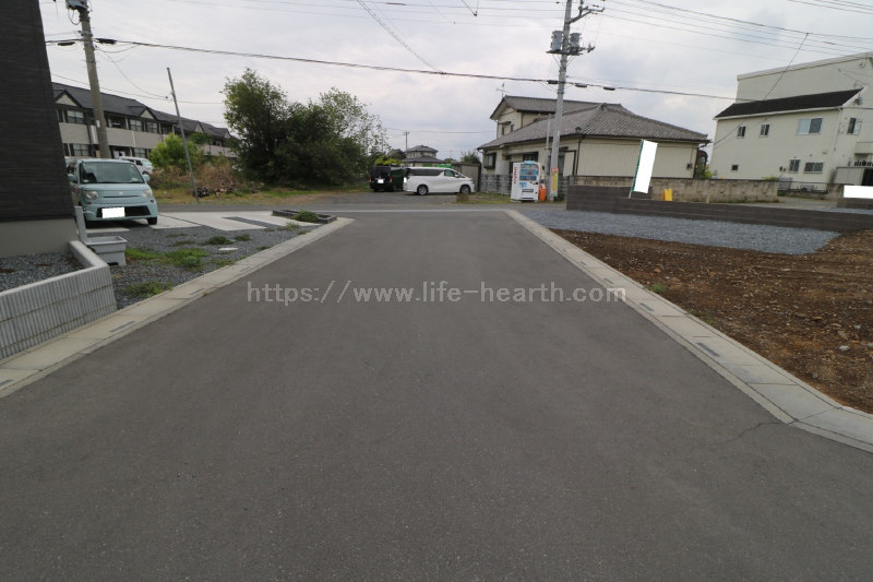 南東側接道道路状況