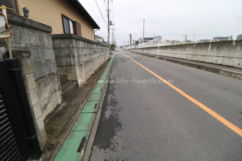 北西側接道道路状況