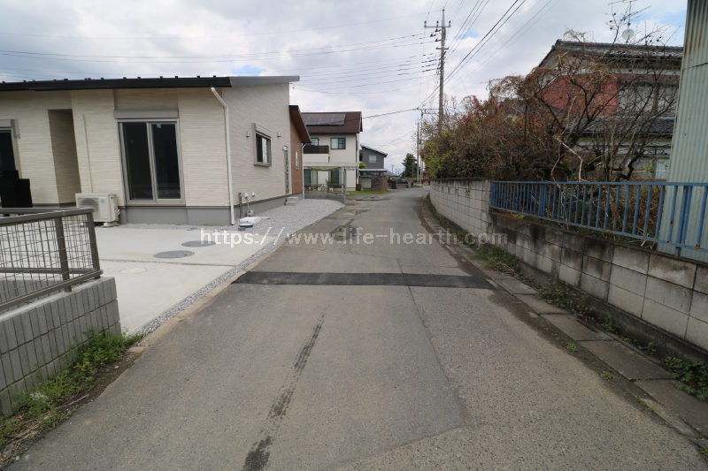 東側接道道路状況
