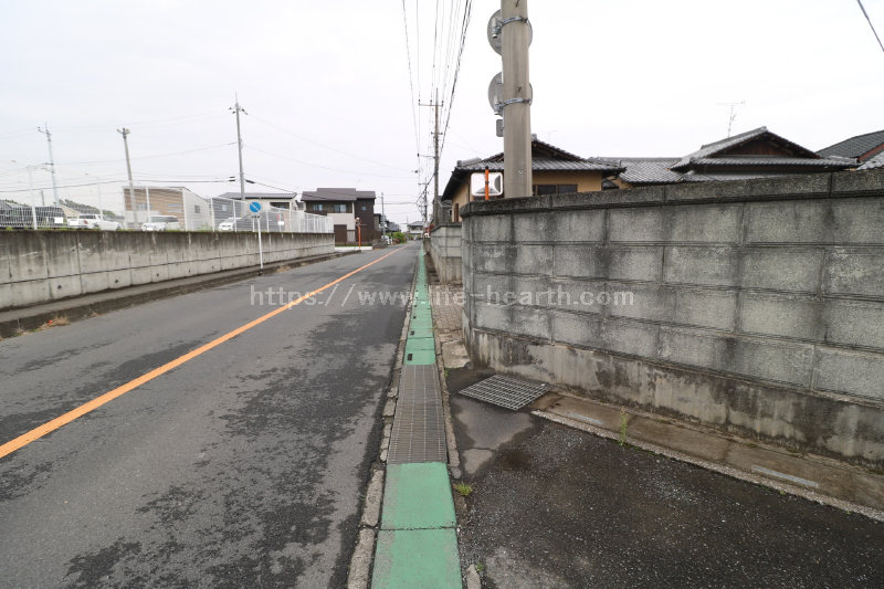 北西側接道道路状況