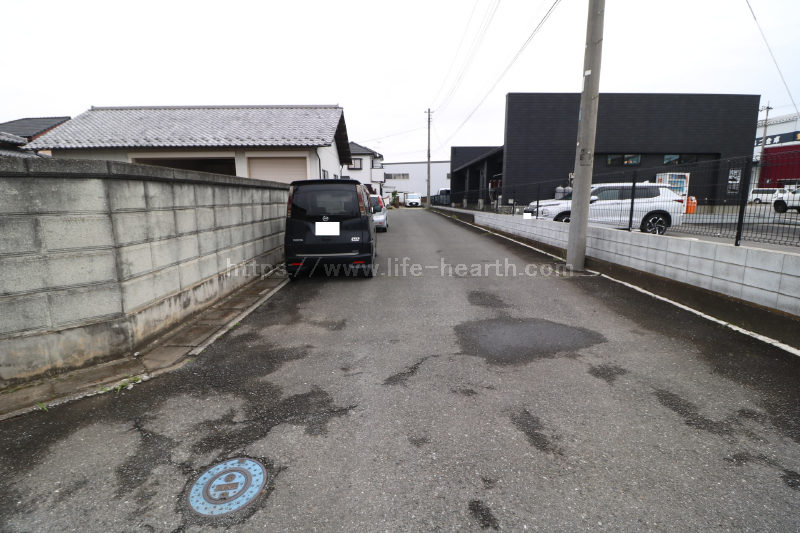 南西側接道道路状況