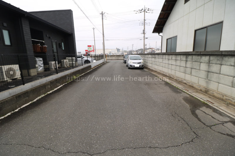 南西側接道道路状況