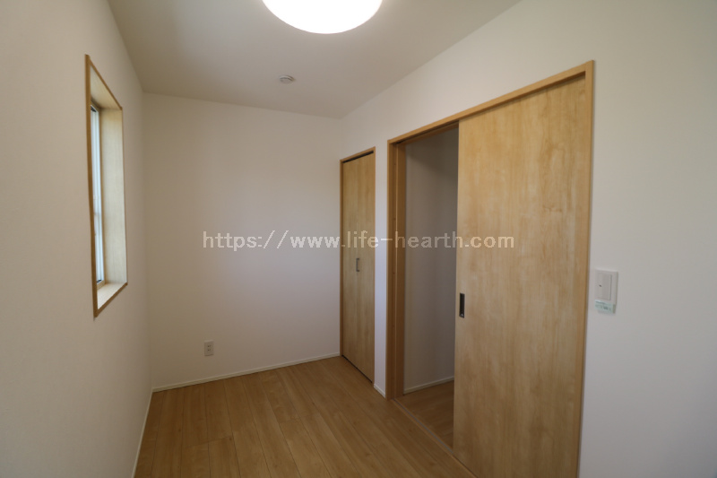 ２階北西角洋室