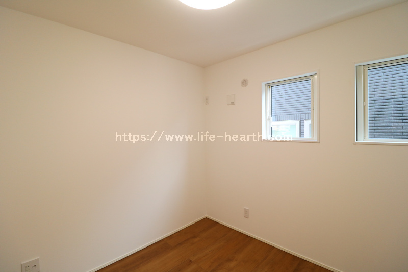 ２階北東角洋室