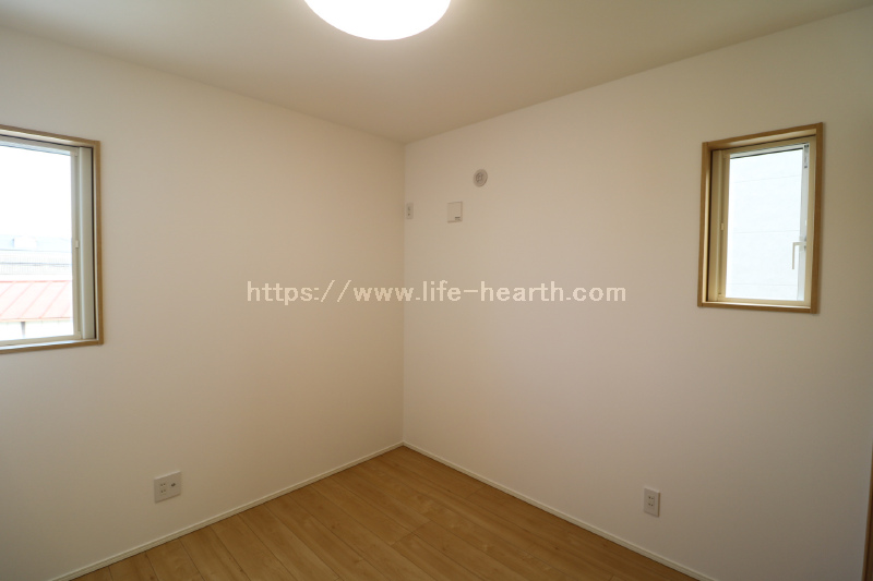 ２階南西角洋室