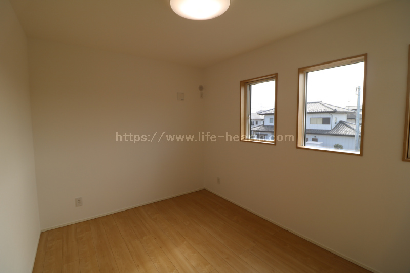 ２階東南角洋室