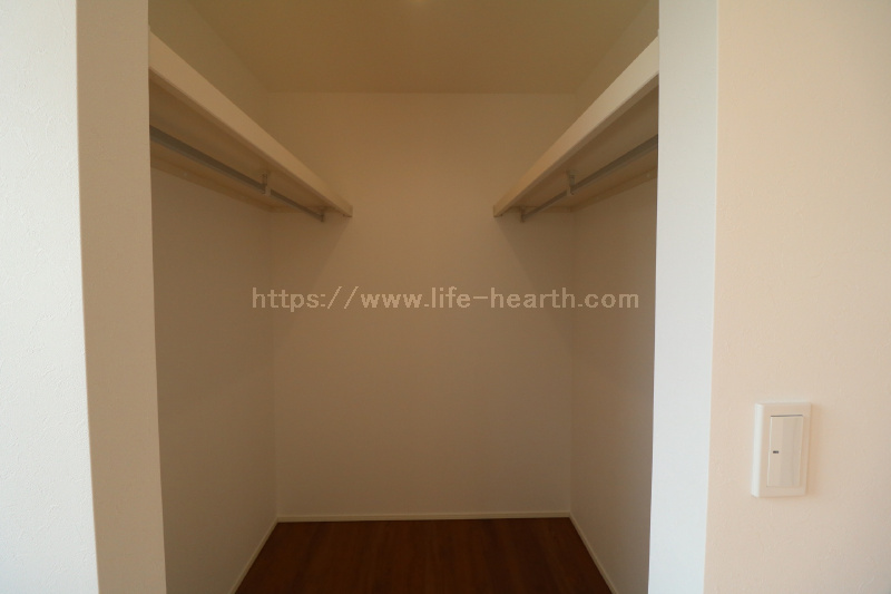 ２階東南角洋室WIC