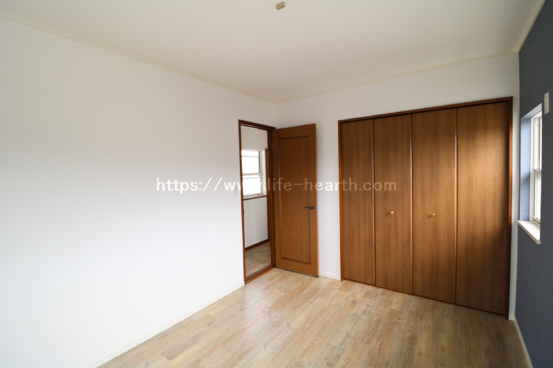 ２階南西角洋室