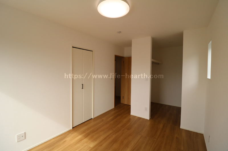 ２階南西角洋室