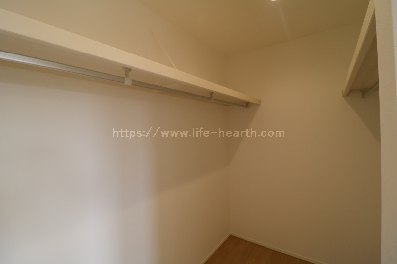 ２階東南角洋室WIC