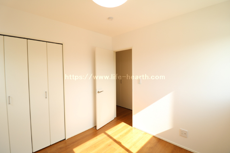 ２階南西角洋室