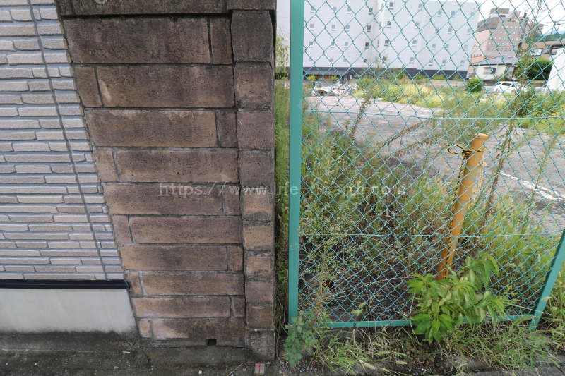 西側隣接状況