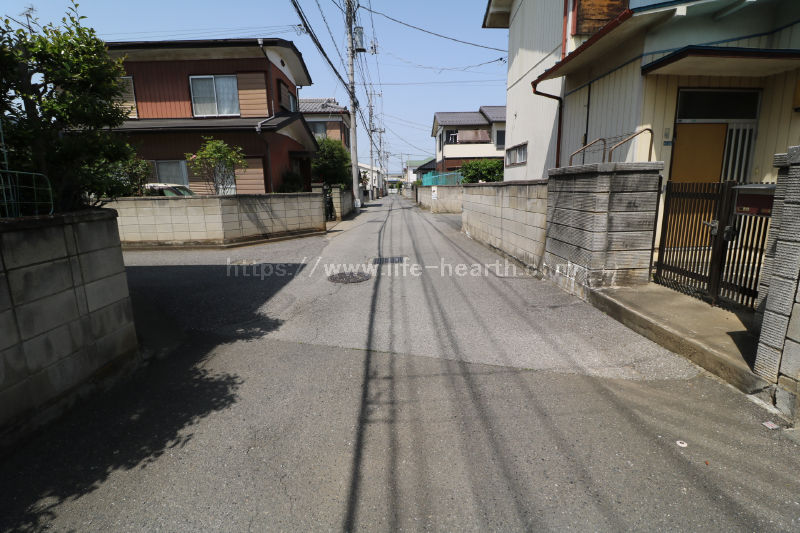 北西側接道道路状況