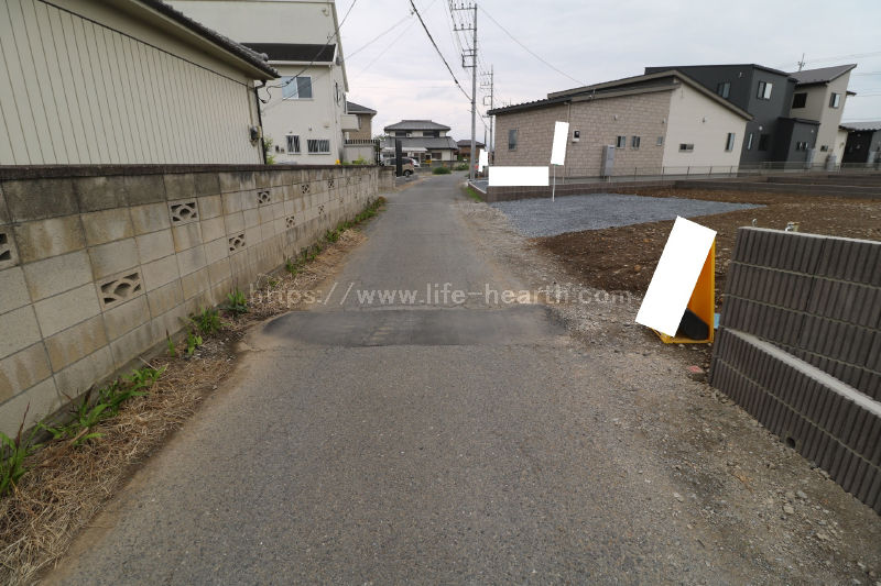 南東側接道道路状況