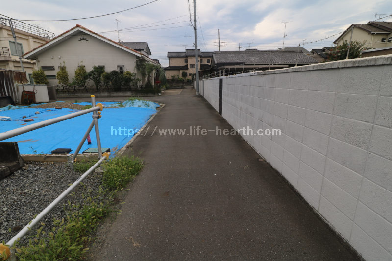 北西側接道道路状況