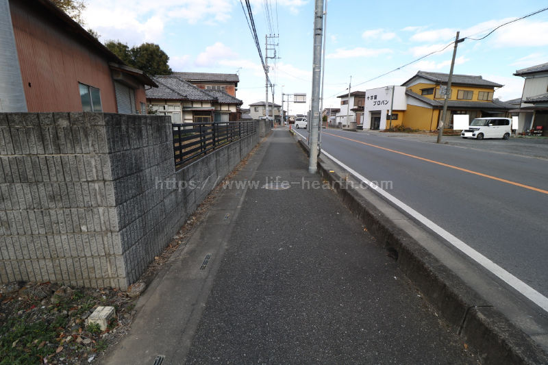 東側接道道路状況