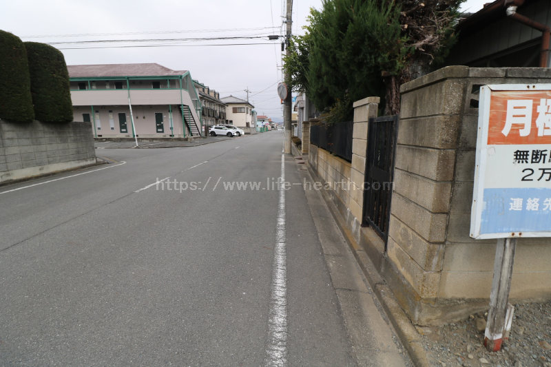 東南側接道道路状況