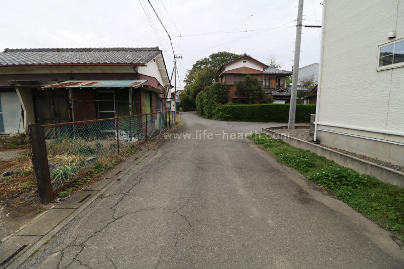 東側接道道路状況